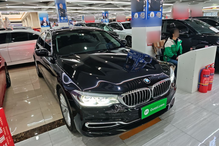 宝马5系 2019款 改款 530Li 尊享型 豪华套装车身外观3