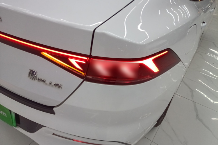 比亚迪 秦PLUS 2023款 冠军版 DM-i 55KM领先型车身外观9