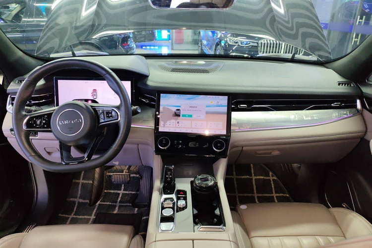 领克09 EM-P 2023款 2.0TD EM-P 远航版PM 六座中控内饰12