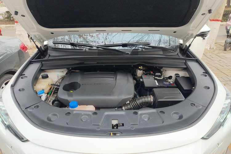 长安UNI-K 2023款 2.0T 两驱悦领型机舱底盘24