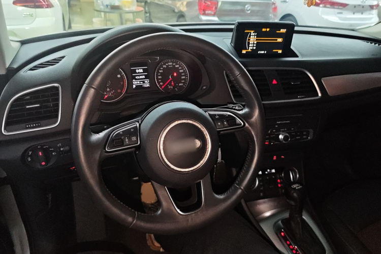 奥迪Q3 2018款 30周年年型 30 TFSI 时尚型中控内饰12