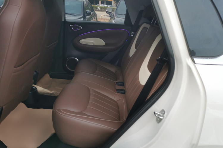 五菱汽车 五菱缤果 2023款 333km 灵犀互联+款中控内饰21