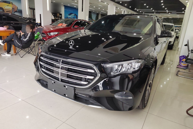 奔驰E级 2025款 改款 E 300 L 时尚型车身外观1