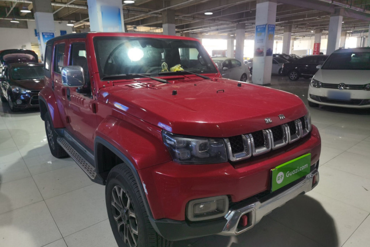 北京越野 北京BJ40 2019款 2.3T 自动四驱城市猎人版旗舰型 国VI车身外观3