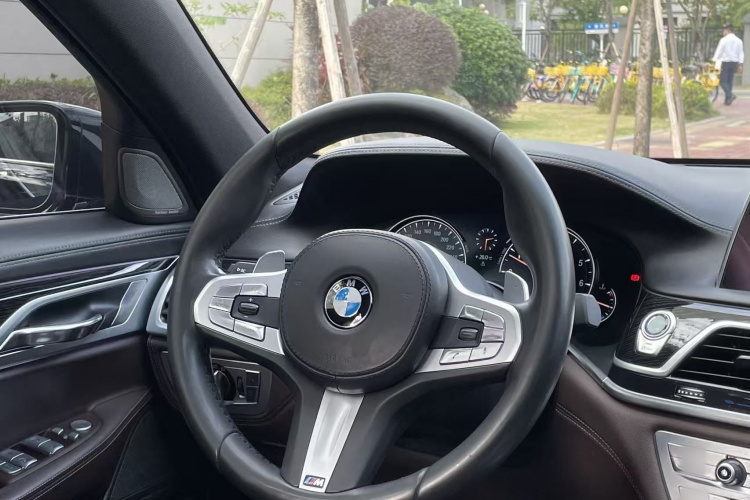 宝马7系 2018款 740Li 领先型 M运动套装中控内饰7004