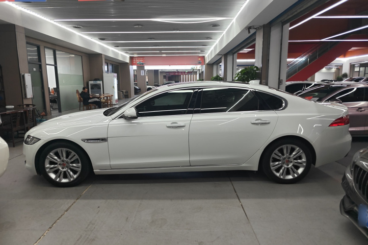 捷豹XFL 2018款 XFL 2.0T 250PS 豪华版车身外观4