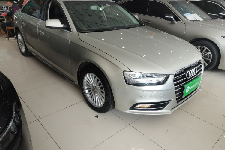 奥迪A4L 2016款 35 TFSI 典藏版 自动标准型车身外观3