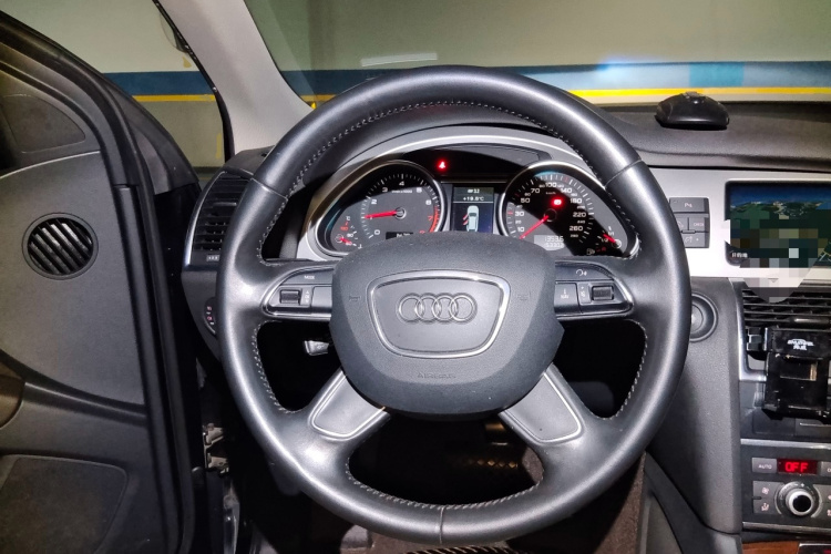 奥迪Q7 2014款 35 TFSI 进取型中控内饰13