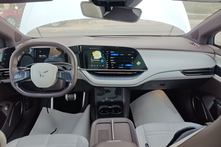 红旗EH7 2024款 760 Pro+ 四驱版中控内饰12