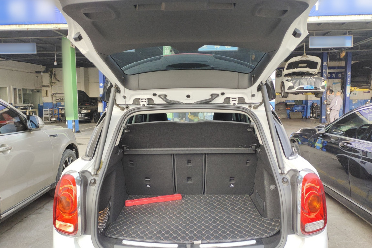 MINI Countryman 2019款 1.5T COOPER ALL4 艺术家周末旅行版局部细节23