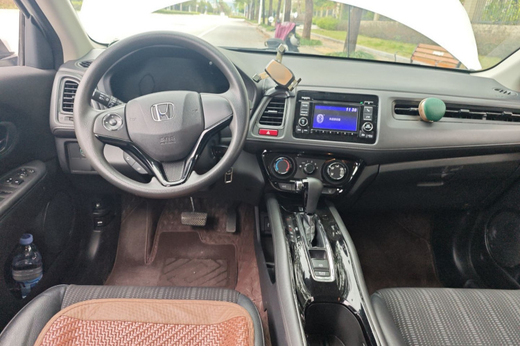 本田 缤智 2015款 1.8L CVT两驱精英型中控内饰7002