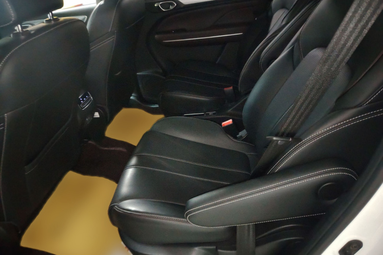 广汽传祺 传祺M6 2023款 PRO 270T DCT豪华版中控内饰7004