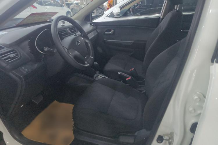起亚K2 2015款 三厢 1.4L AT GLS中控内饰7002