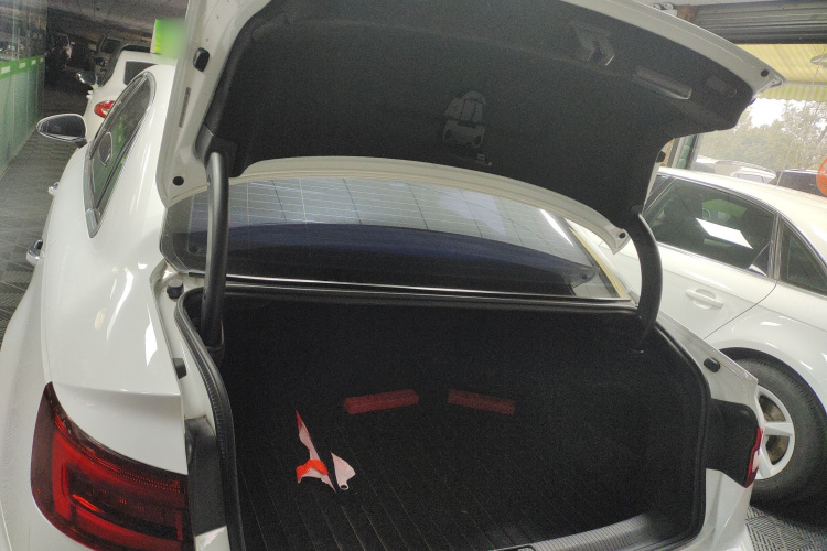 奥迪A4L 2019款 40 TFSI 进取型 国VI局部细节23