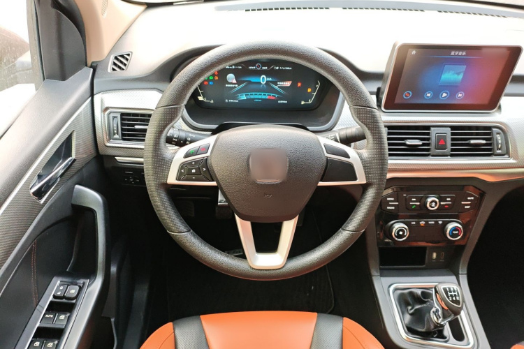 北汽威旺M50F 2017款 1.5L 舒适型中控内饰13