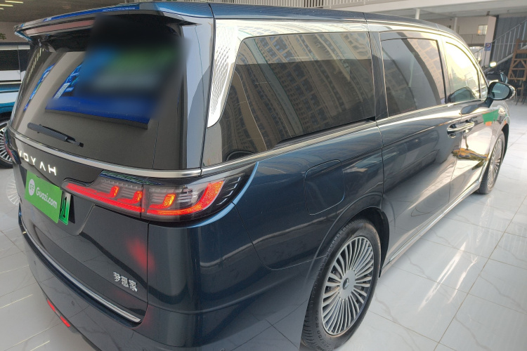 岚图汽车 岚图梦想家 2025款 PHEV 四驱旗舰鲲鹏版车身外观7