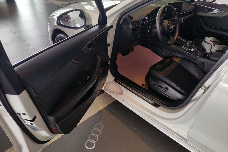 奥迪A4L 2022款 40 TFSI 豪华致雅型中控内饰20