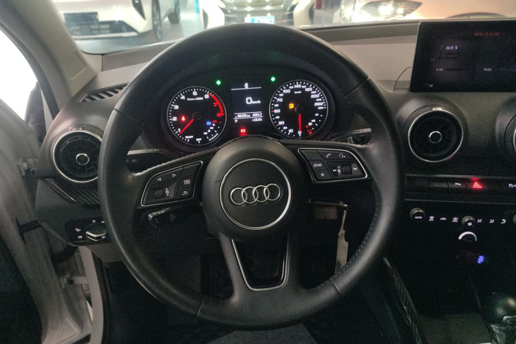 奥迪Q2L 2018款 35 TFSI 时尚致雅型 国V中控内饰13