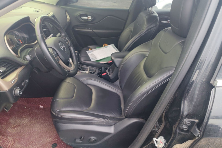 Jeep 自由光 2016款 2.4L 优越版中控内饰19