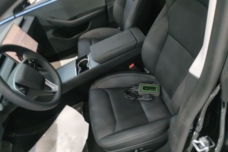 特斯拉 Model 3 2025款 改款 后轮驱动版中控内饰19