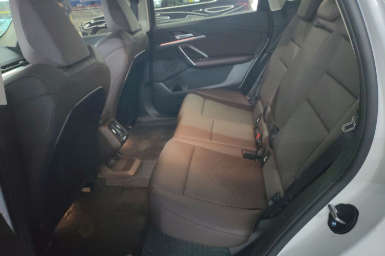 宝马iX1 2025款 eDrive25L M运动套装中控内饰7004