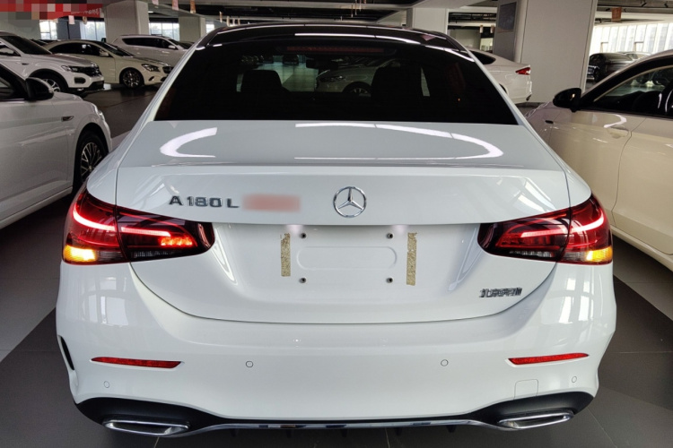 奔驰A级 2021款 A 180 L 运动轿车车身外观6001
