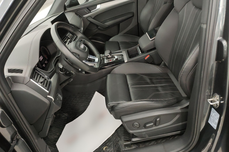 奥迪Q5L Sportback 2021款 40 TFSI 时尚型中控内饰19