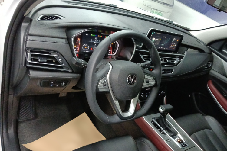 长安CS75 2022款 蓝鲸版 1.5T DCT豪华型中控内饰12