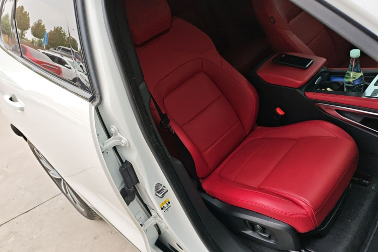 捷豹F-PACE 2024款 P250 R-Dynamic SE局部细节41