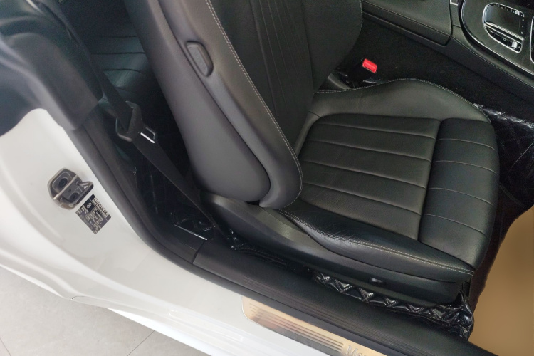 奔驰E级(进口) 2019款 E 300 轿跑车局部细节41