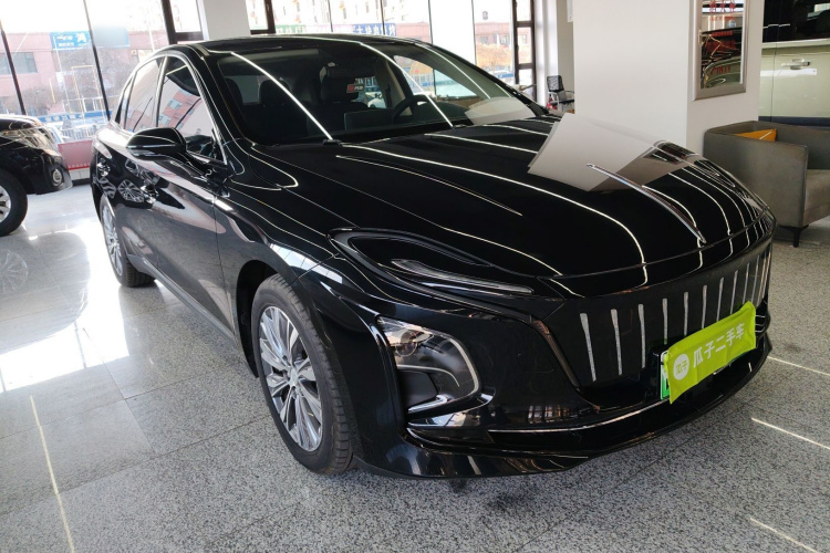 红旗E-QM5 2022款 431km 充电乐享版车身外观3