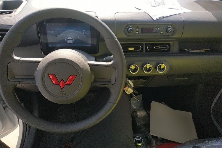 五菱汽车 五菱之光新能源 2025款 305km 进取型中控内饰7002