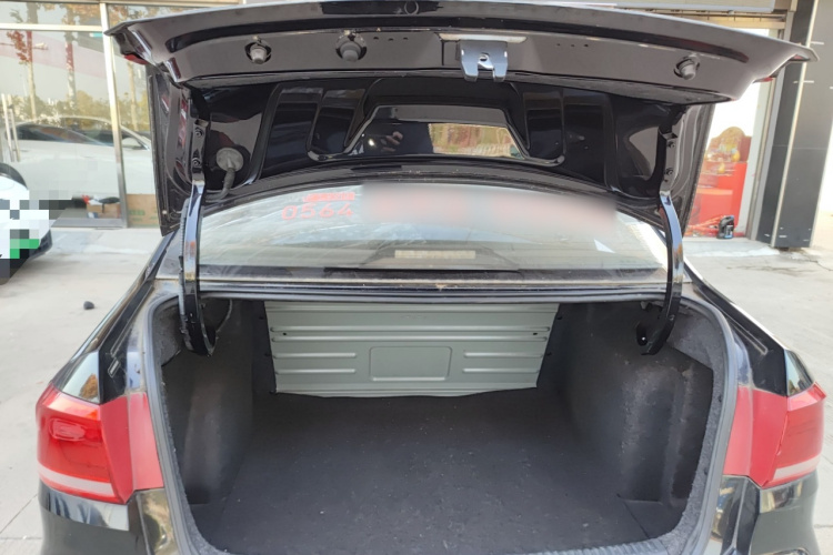 大众 桑塔纳 2015款 1.6L 手动风尚版机舱底盘23