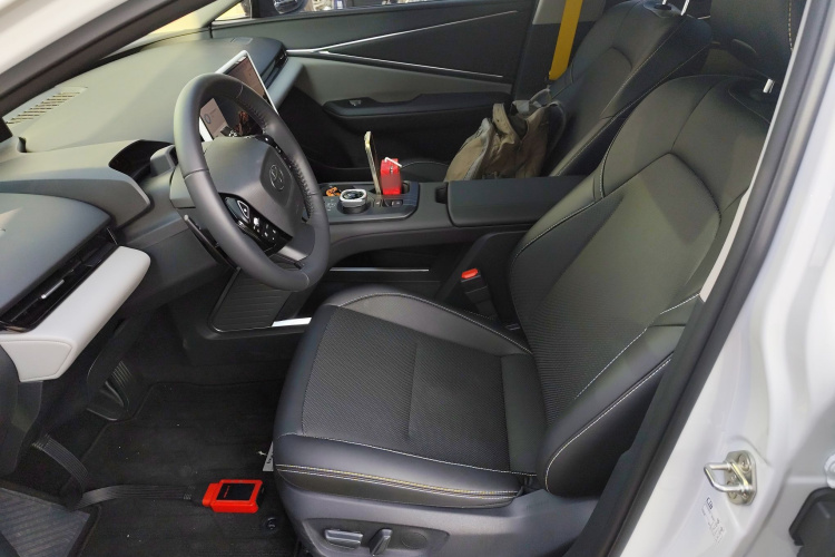 丰田bZ5 2025款 550 PRO智行版中控内饰19