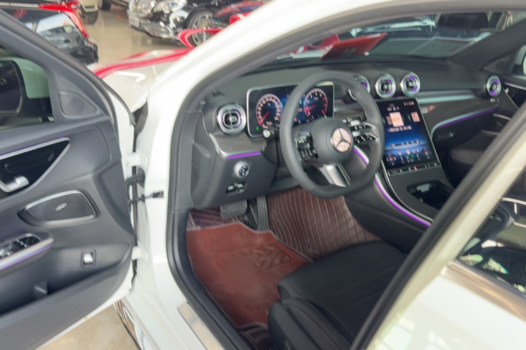 奔驰C级 2025款 改款 C 260 L 运动版中控内饰7002