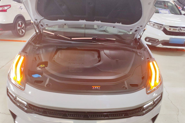 领克06 EM-P 2022款 PHEV 84KM续航版 Pro机舱底盘24