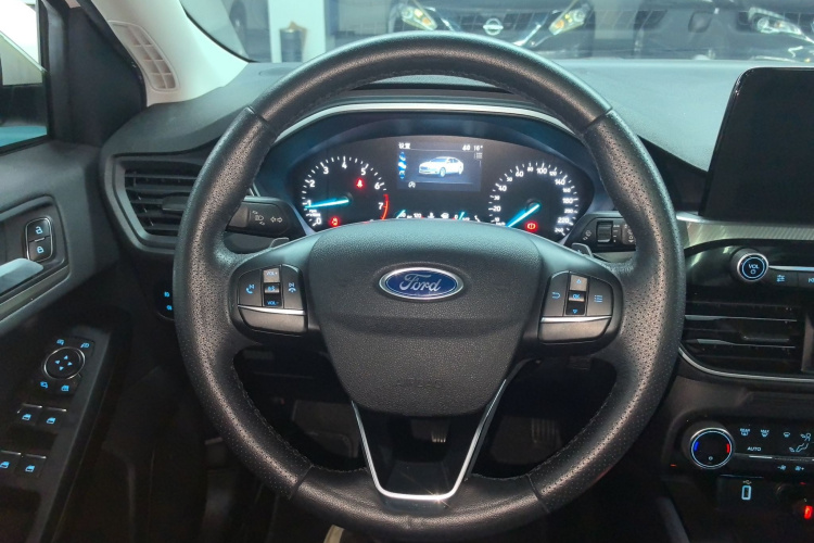 福特 福克斯 2020款 三厢 EcoBoost 180 自动锋潮型局部细节13