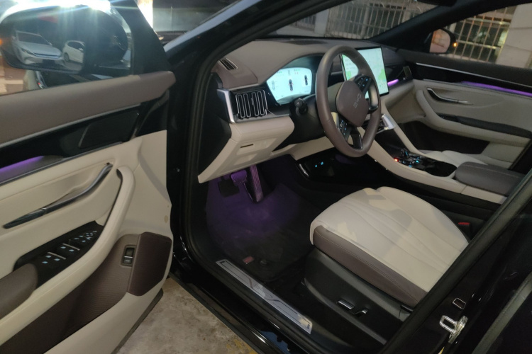 比亚迪 宋PLUS新能源 2025款 EV 智驾版 605km 旗舰型中控内饰7003