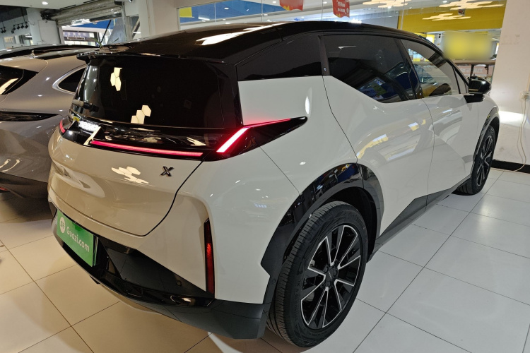 极氪X 2025款 四座后驱魔方版车身外观6005
