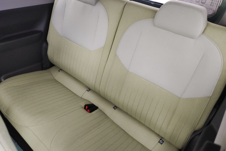 吉利银河 2023款 熊猫mini 200km 耐力熊中控内饰7004