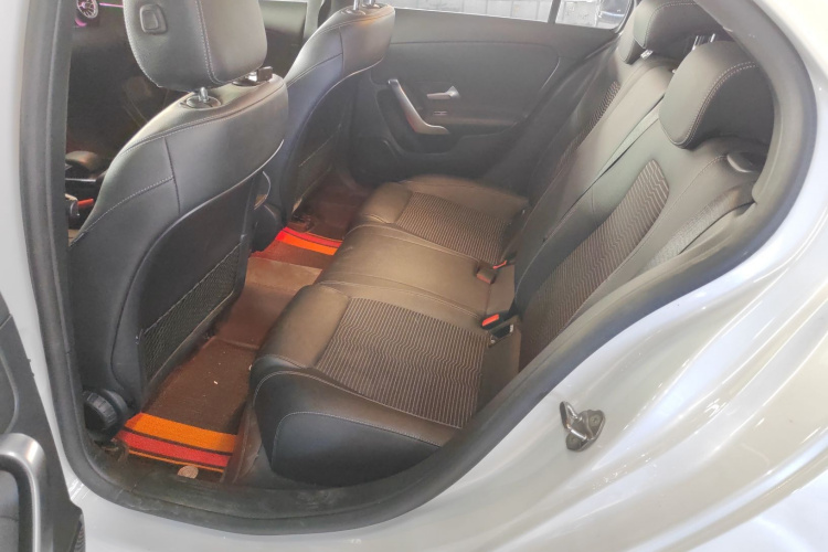 奔驰A级(进口) 2021款 A 200 动感型中控内饰21