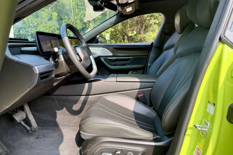 小鹏P7 2022款 670E+鹏翼版中控内饰7001