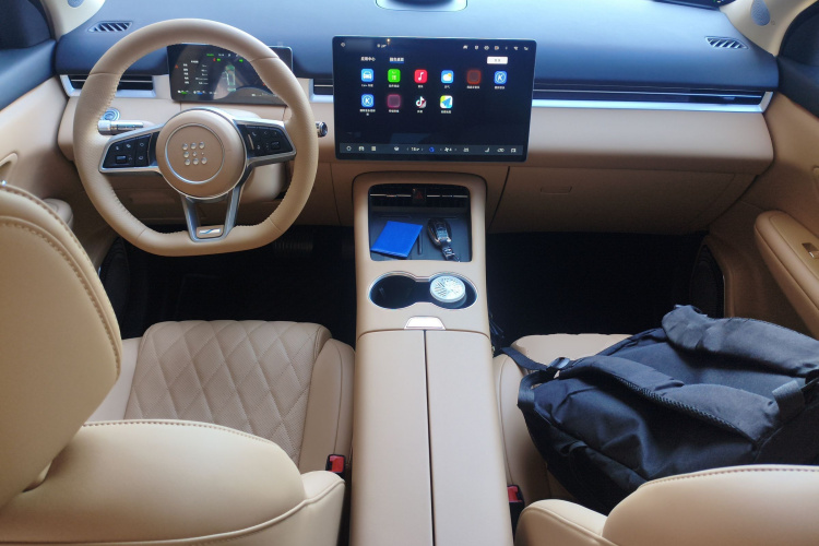 蓝电E5 PLUS 2026款 165km 长续航先享版Ultra 7座中控内饰12