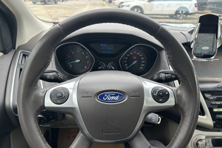 福特 福克斯 2012款 三厢 1.6L 自动风尚型局部细节13