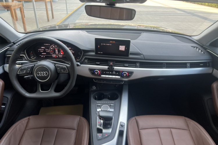 奥迪A4L 2018款 30周年年型 40 TFSI 时尚型中控内饰7002