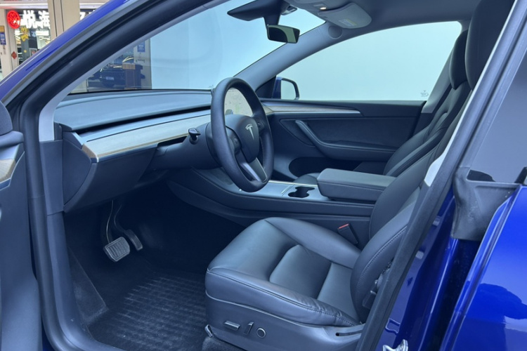 特斯拉 Model Y 2021款 长续航全轮驱动版局部细节19