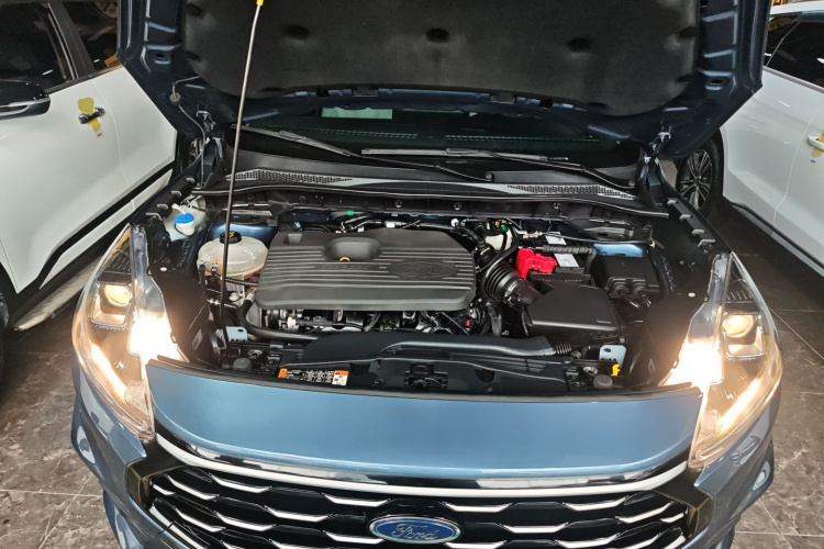 福特 锐际 2020款 EcoBoost 245 两驱悠享款机舱底盘24