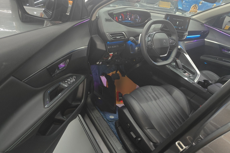 标致5008 2021款 400THP 7座豪华版中控内饰7003