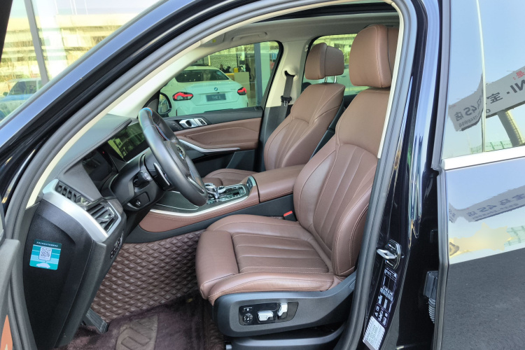 宝马X5(进口) 2021款 xDrive40i 尊享型 M运动套装局部细节19