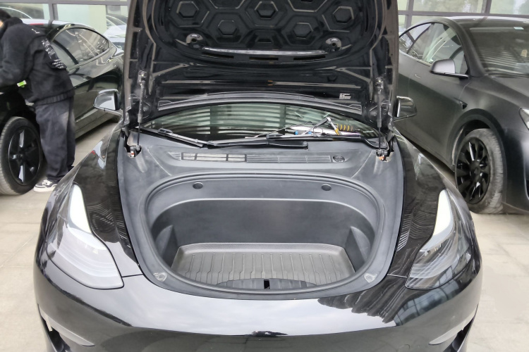 特斯拉 Model 3 2022款 Performance高性能全轮驱动版机舱底盘24